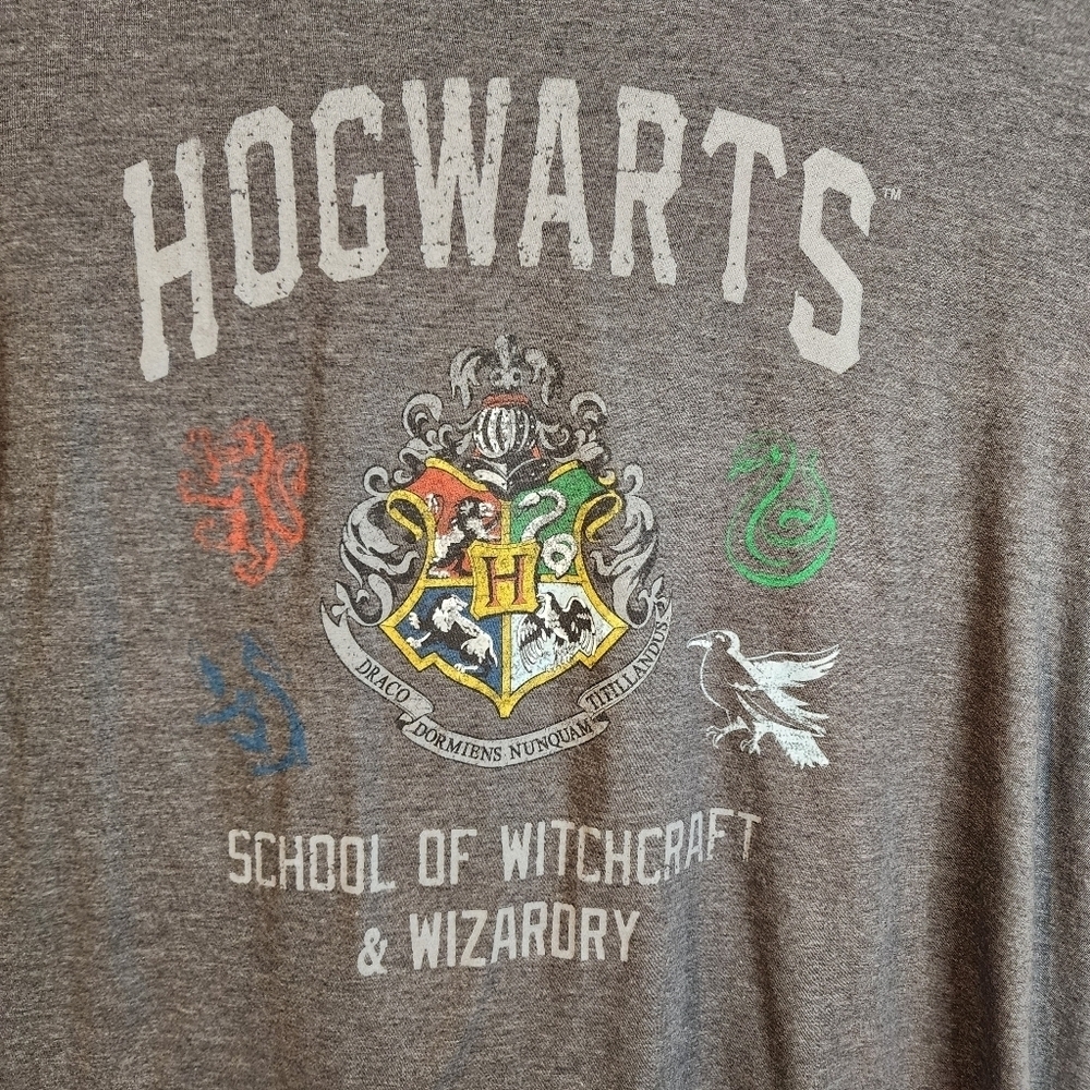 💘Harry Potter Hogwarts School Gray Short Sleeve Cotton Blend Tee Size 2XL - Picture 2 of 5